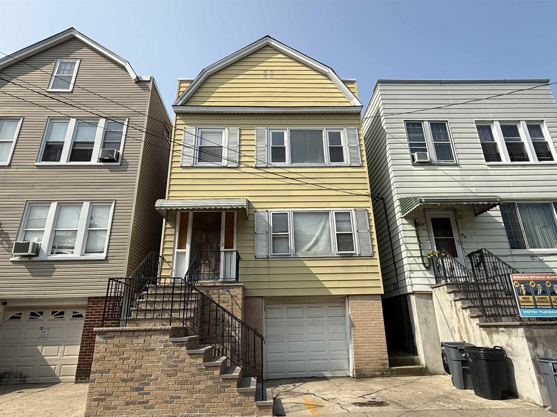 Primary Photo - 1403 8th St
