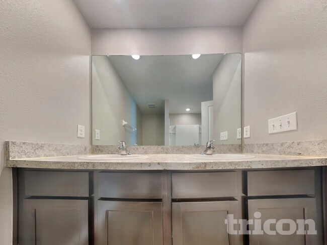 Building Photo - 7846 Broad Pointe Dr