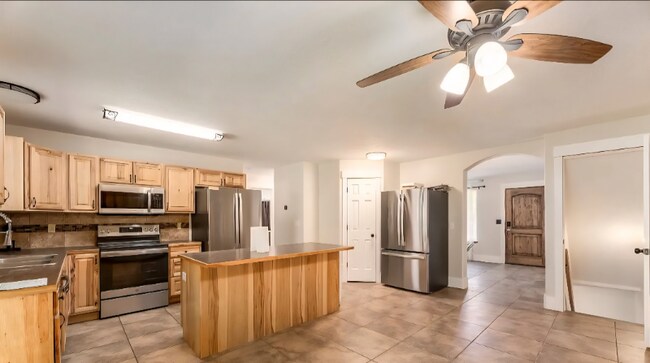 Building Photo - 7899 Apache Ln