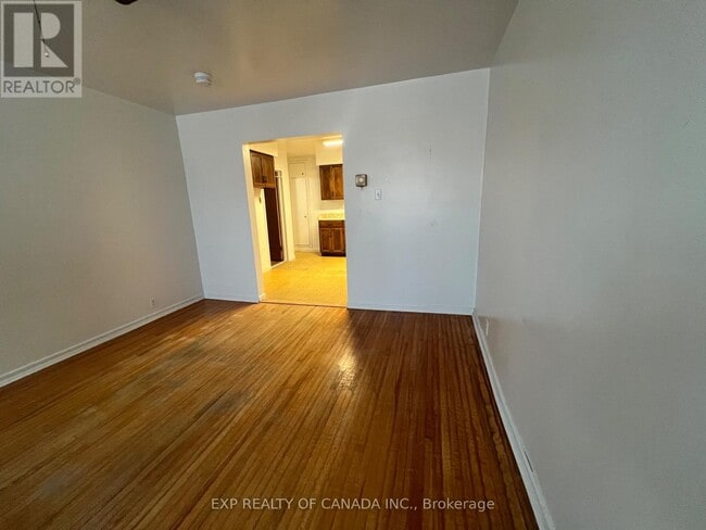 Photo du bâtiment - 82 Dwyer Ave