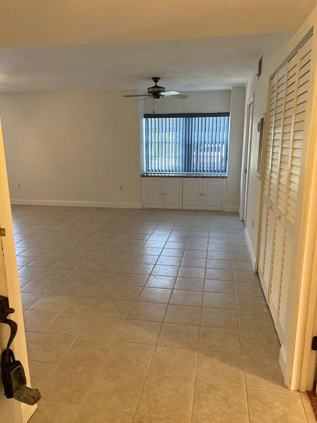 Building Photo - $1,150 * Annual **** 2 Bed / 2 Bath Condo ** Private, Gated Community - Rolls Landing **