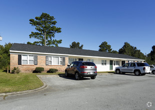 Lauradale Apartment Homes Rentals - Jacksonville, NC | Apartments.com