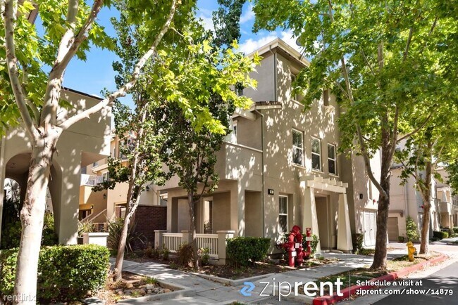 Building Photo - 3 br, 3.5 bath Townhome - 86 Muller Place,...