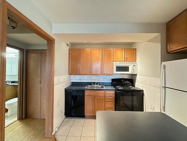 Foto del edificio - 450 W Wellington Ave