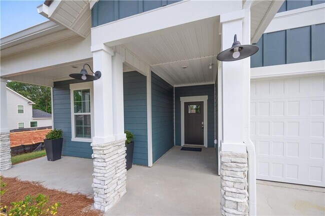 Foto del edificio - Spacious 4-Bedroom Home in Desirable Cape ...