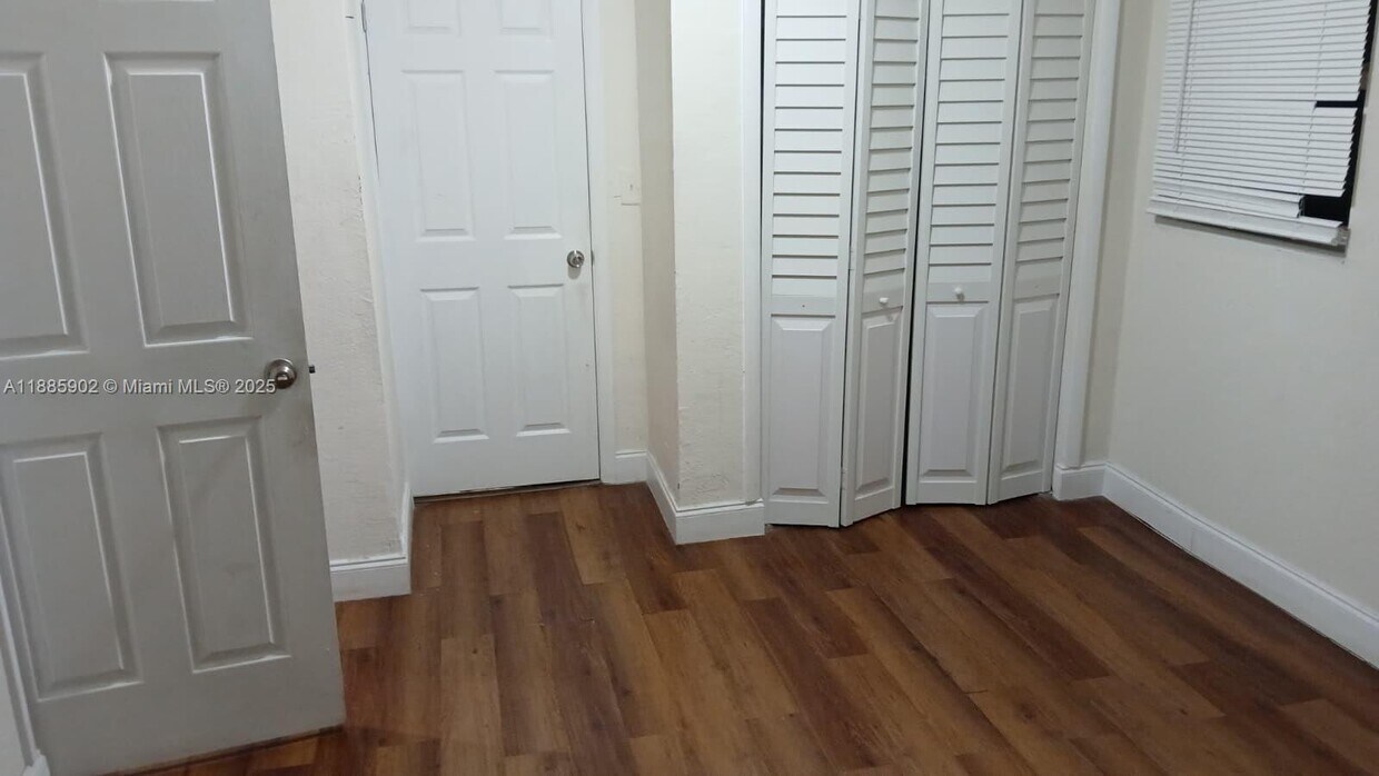 Foto del edificio - 1717 NW 69th St