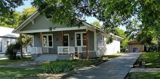 Building Photo - 402 E Davilla St