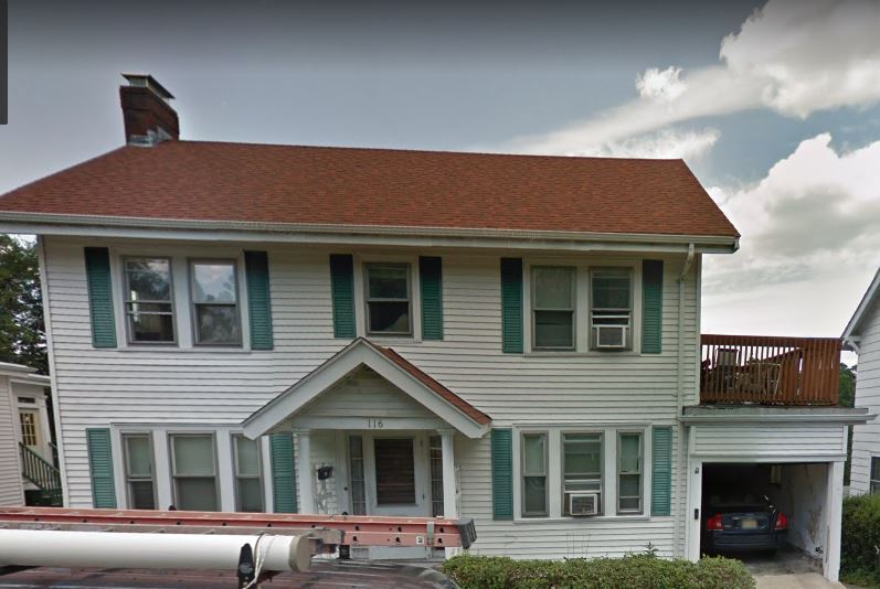 Primary Photo - 118 Lake St