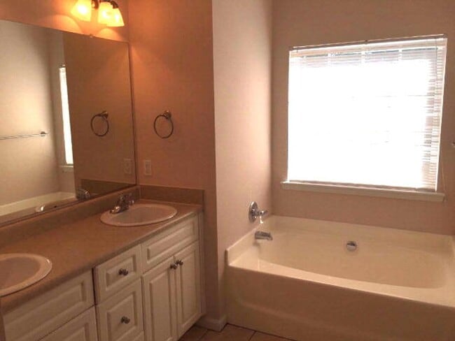 Foto del edificio - 913 Cabot Cove