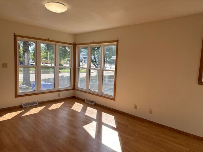 Foto del edificio - 2 Bedroom 1.5 Bath Duplex - South Fargo