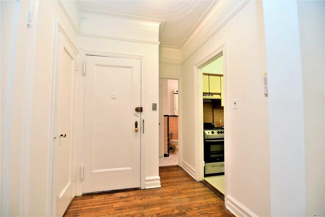 Foto del edificio - 110-21 73rd Rd