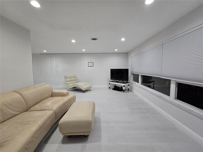 Foto del edificio - 1028 Chinaberry Rd