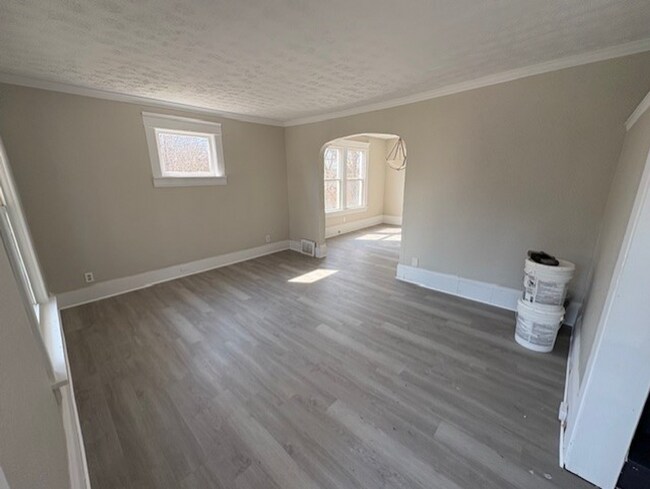 Foto del edificio - Truly Updated 2-Bedroom Rental Near North Akron Conveniences