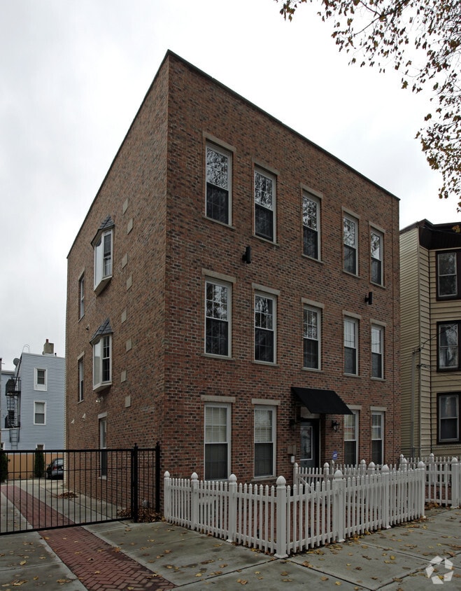 Primary Photo - 47 Washburn St
