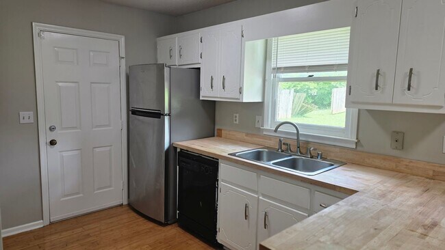Foto del edificio - Charming Home Right off Winchester Rd