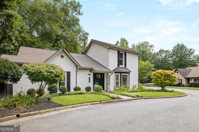 Building Photo - 2861 Dorby Close NE
