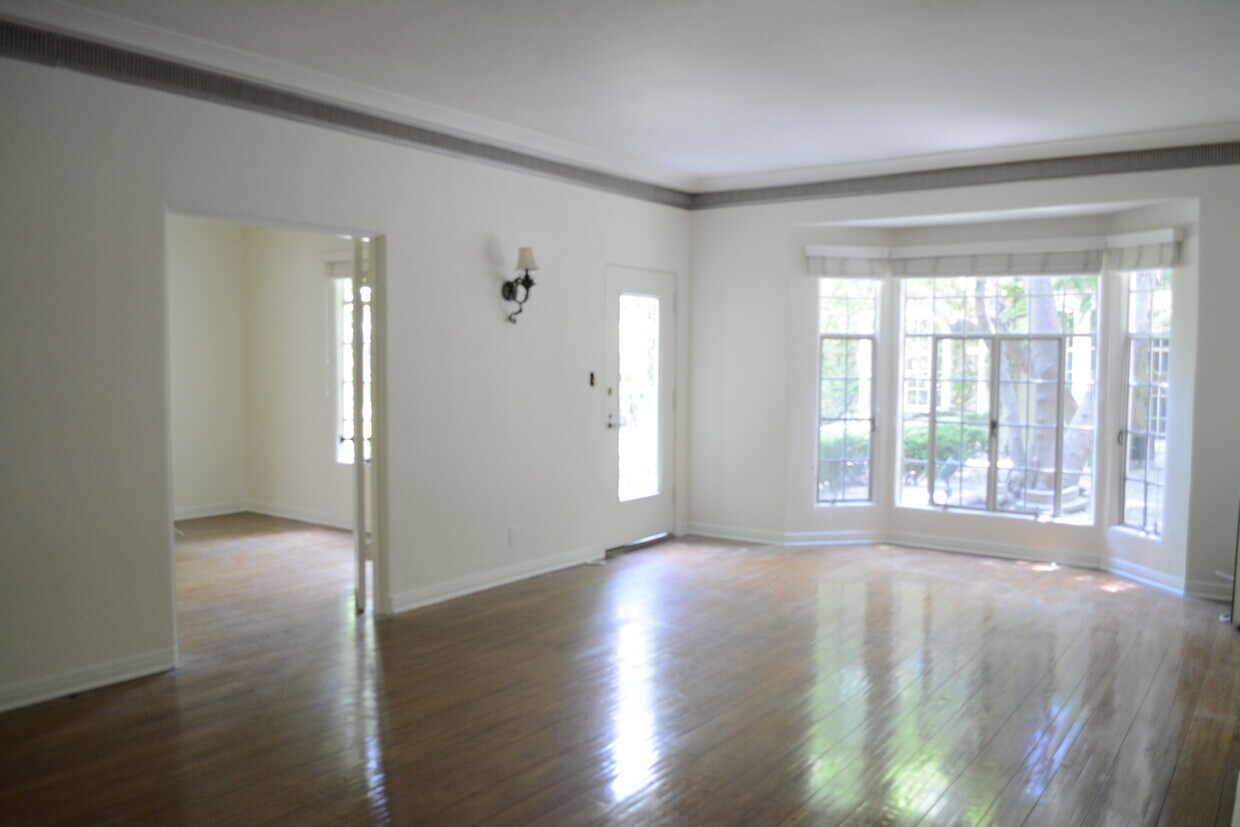 Foto principal - 6614 W Olympic Blvd