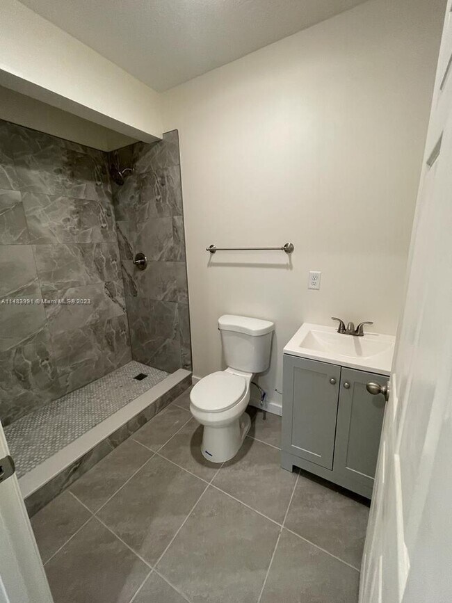 Foto del edificio - 2137 SE Glenrock Terrace