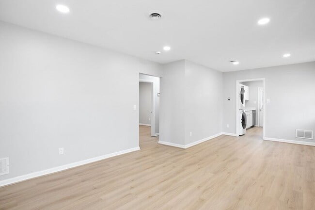 Building Photo - 603 Woodford St