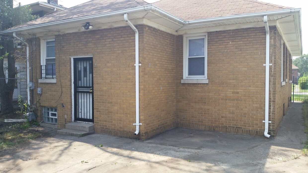 453 Roosevelt St, Gary, IN 46404 House for Rent in Gary, IN