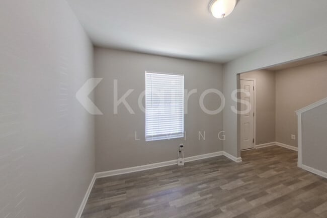 Building Photo - 214 York Ln