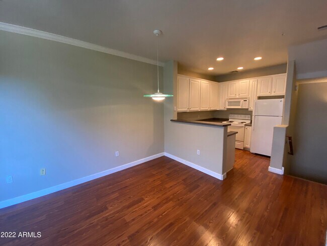 Foto del edificio - 4465 E Paradise Village Pkwy N