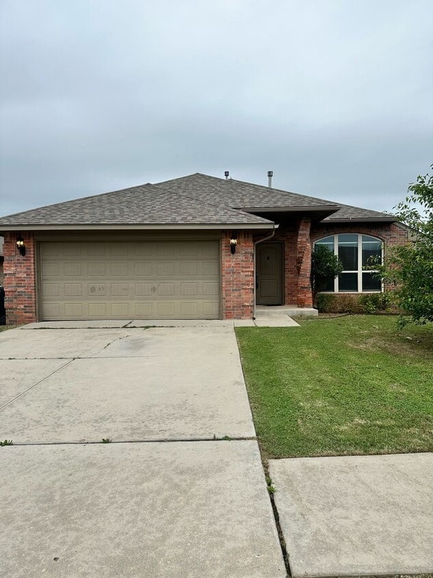 4 BEDROOMS! - First Month Free - 4 BEDROOMS!  - First Month Free