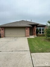 Building Photo - 705 SW 44th St