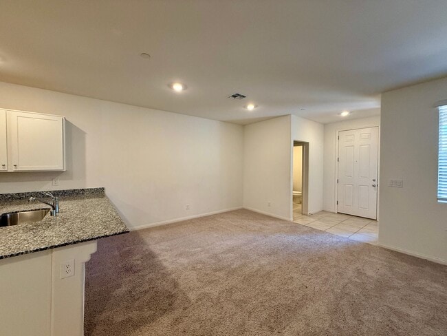Foto del edificio - Beautiful Inspirada Townhome! 1/2 off first full month if leased by 5/15/26!