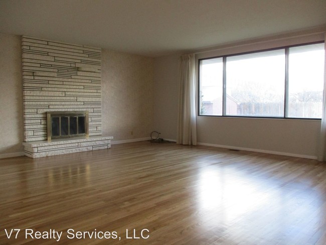 Foto del edificio - 4 br, 3 bath House - 1910 W. Bowling Ave.