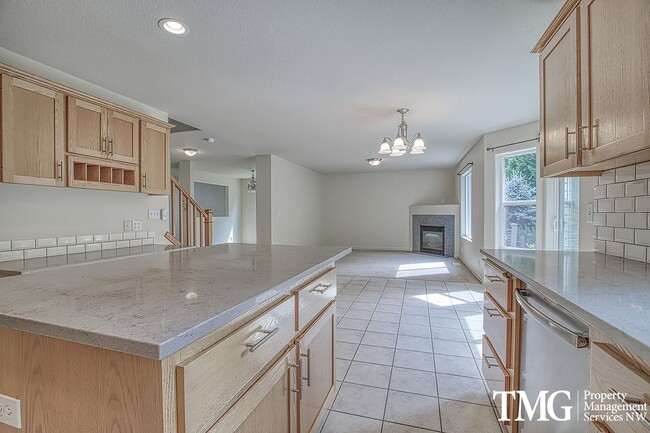 Building Photo - Spacious 4 Bedroom 2.5 Bathroom in Sought ...