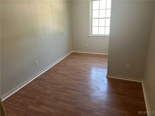 Foto del edificio - 2026 Parkwood Ave