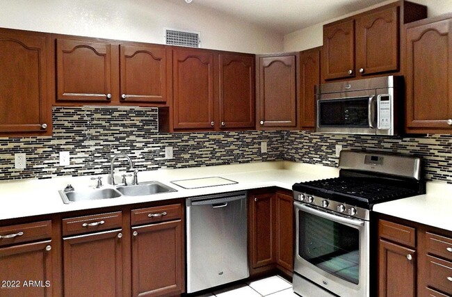 Building Photo - 792 S Sunset Vista Dr