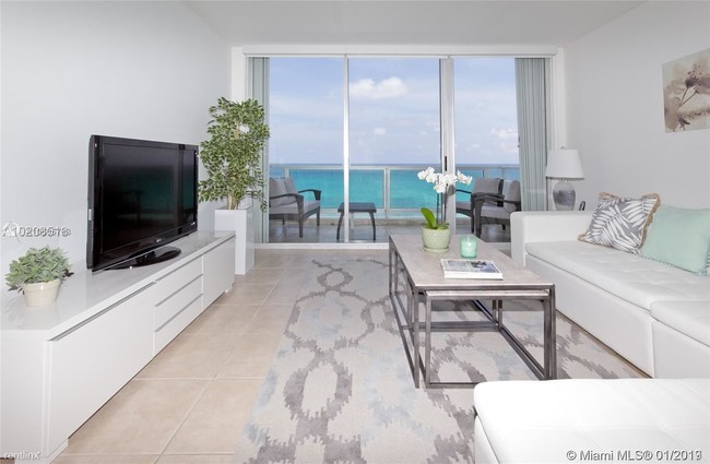 Building Photo - 5151 Collins Ave