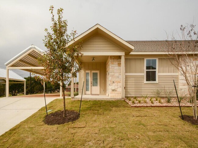 Building Photo - 240 Rose Dr