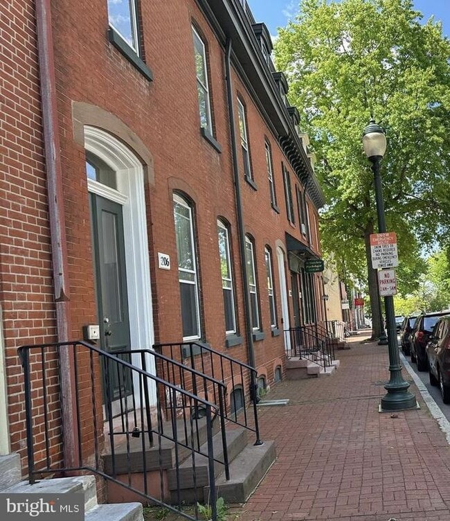 Building Photo - 208 W Gay St
