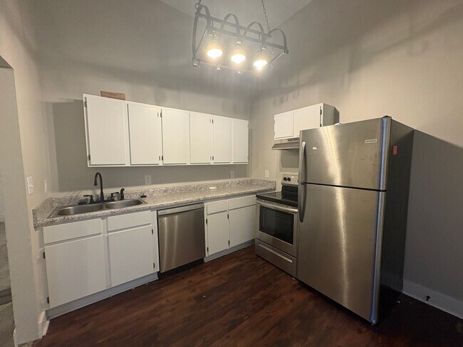 Building Photo - 384 Spring St