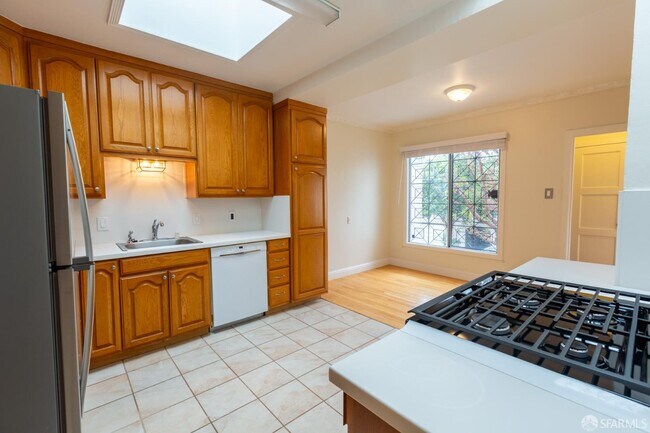 Building Photo - 219 St Charles Ave