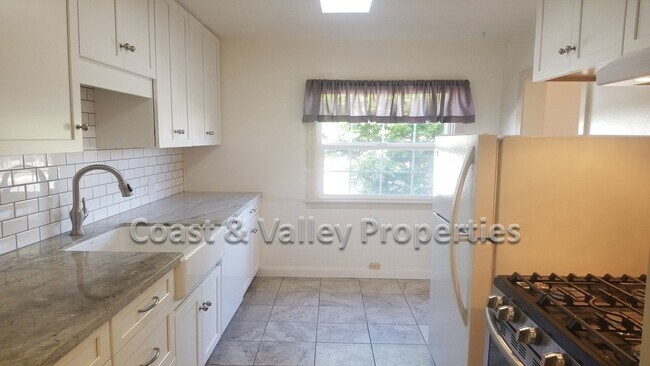Foto del edificio - Wonderful South Salinas Home for RENT!!!