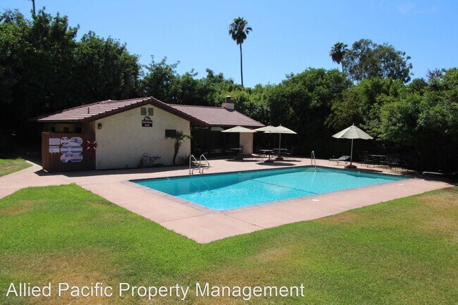 Foto del edificio - 3 br, 2 bath House - 663 E Palm Ave