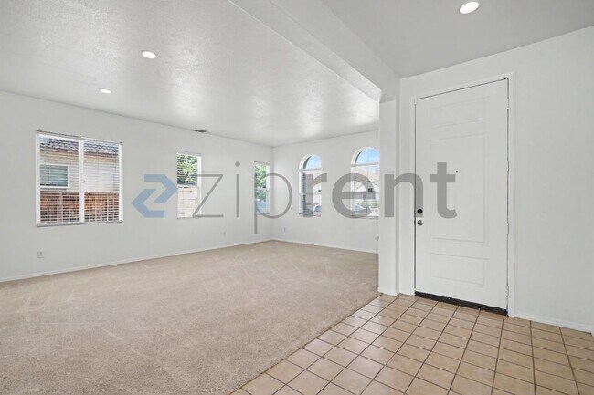 Building Photo - Unit
