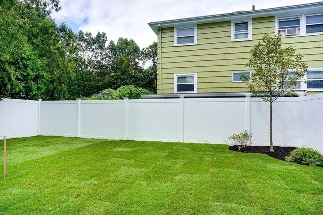 Building Photo - 24 Grant Ave