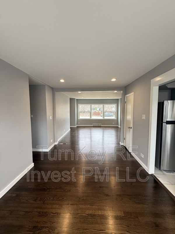 Foto del edificio - 18227 Center Ave