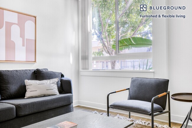 Foto del edificio - 4041 Radford Ave