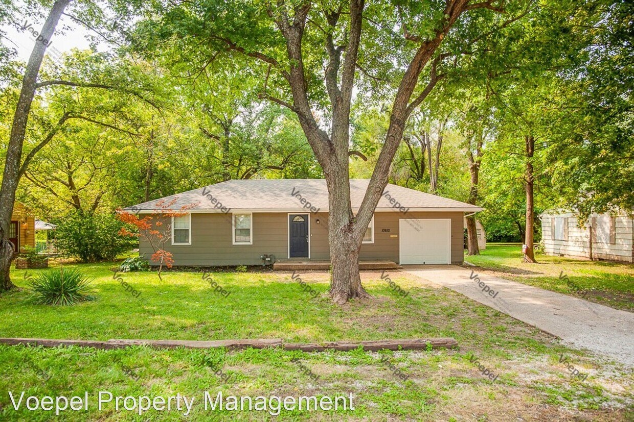 3 br, 1 bath House 10610 Oakland Ave. House Rental in Kansas City