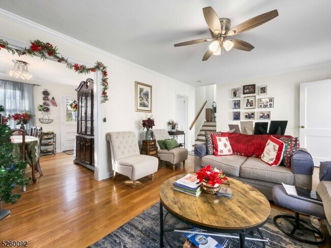 Foto del edificio - 135 Hawthorne Ave