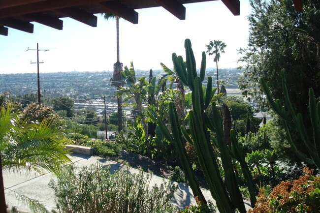 Building Photo - Great home with views of Sweetwater and Spring Valley mountains