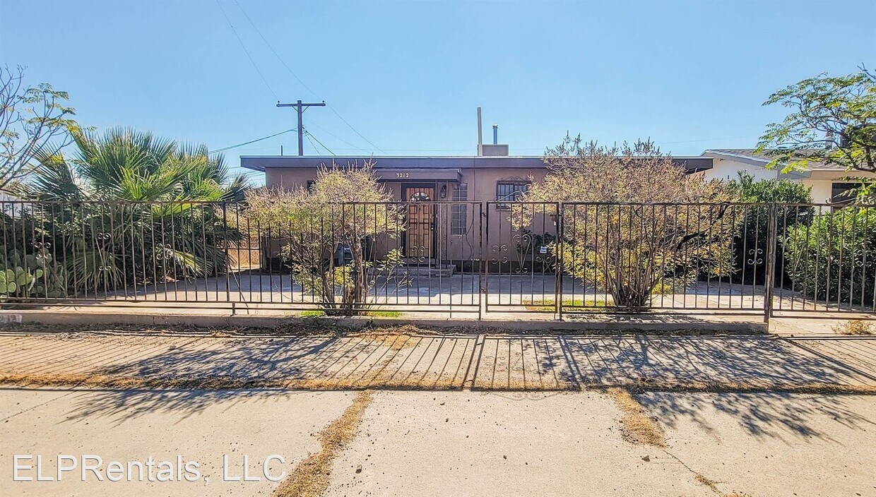 Primary Photo - 2 br, 1 bath House - 3212 Mobile Ave