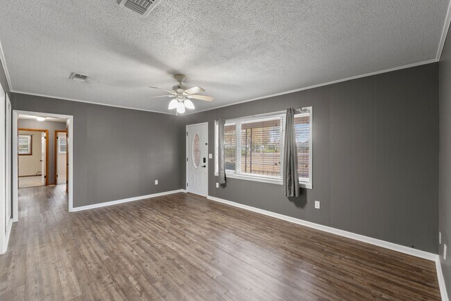 Foto del edificio - 3 bedrooms 2 bathroom