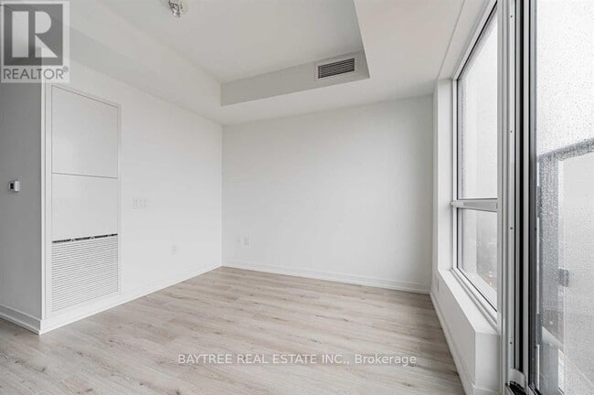 Building Photo - 395 Bloor St E